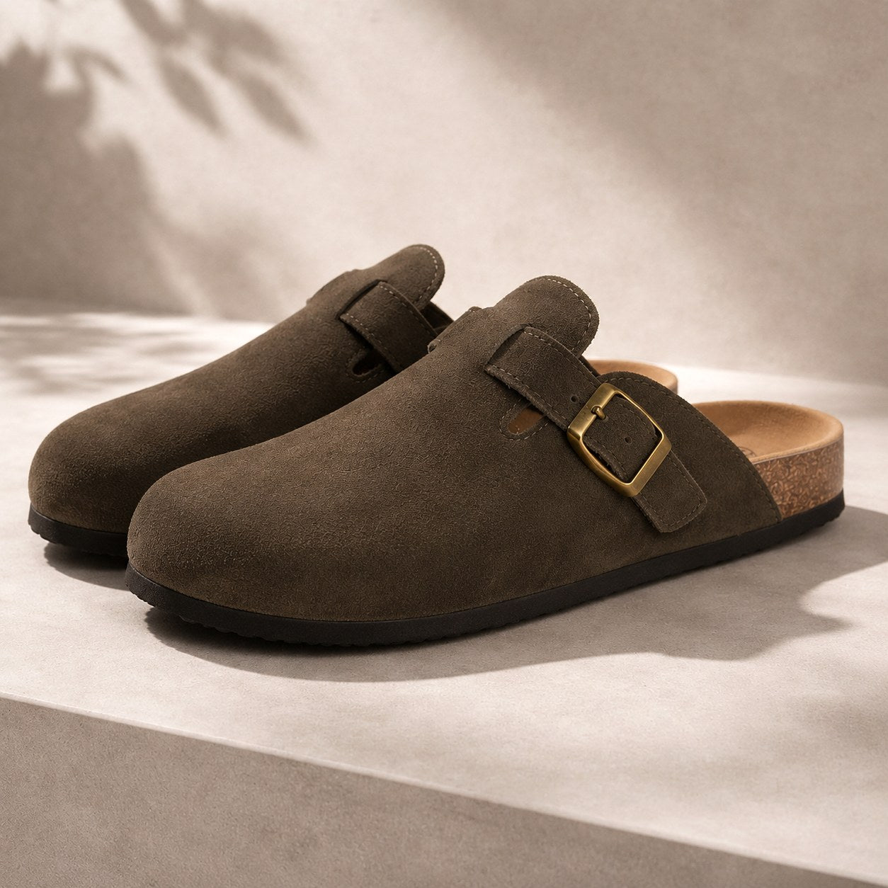 Cameron | Unisex Slip-On Clogs with Adjustable Strap, Closed-Toe Everyday Shoes | Dressific | Rood
