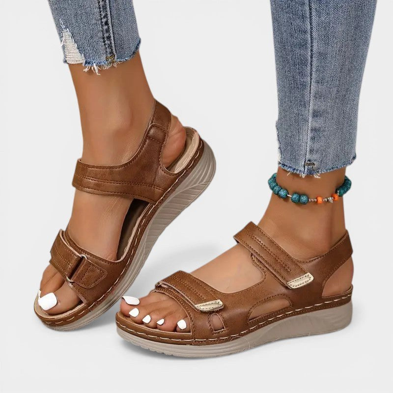 Harper | Women's Orthopaedic Slip-On Sandals, Comfortable Everyday Sandals | Dressific | Marrón
