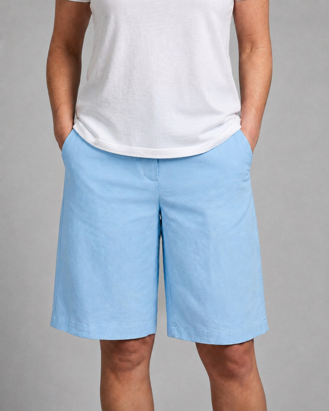 Leah | Women's High-Waist Knee-Length Shorts with Side Pockets, Straight-Leg Shorts | Dressific | Beige